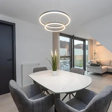Luxurious 3-bedroom Villa, Cleaning Included Nyaraló Lombardsijde